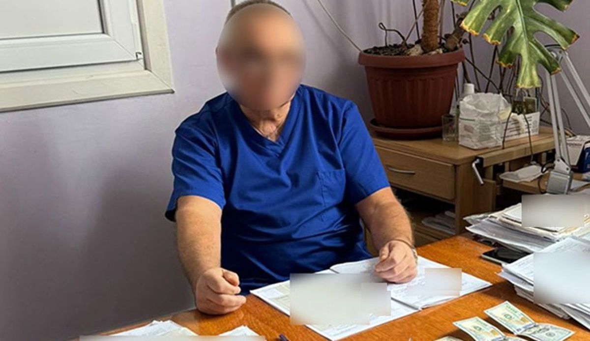 На Тернопільщині медика затримали на $1500 хабаря за встановлення групи інвалідності