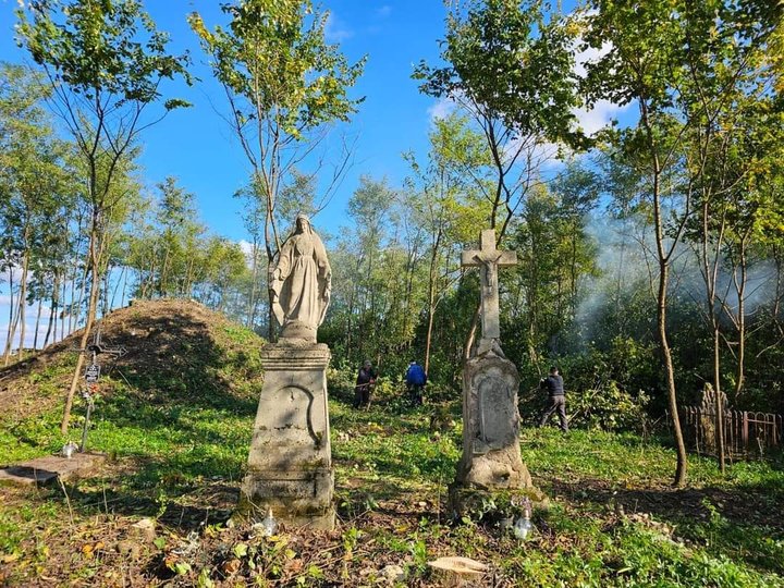 Старий український цвинтар в прикордонному Осердові (фото Белзької місьради)