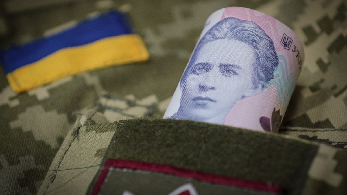 Новий закон про податки: для кого військовий збір не підвищать