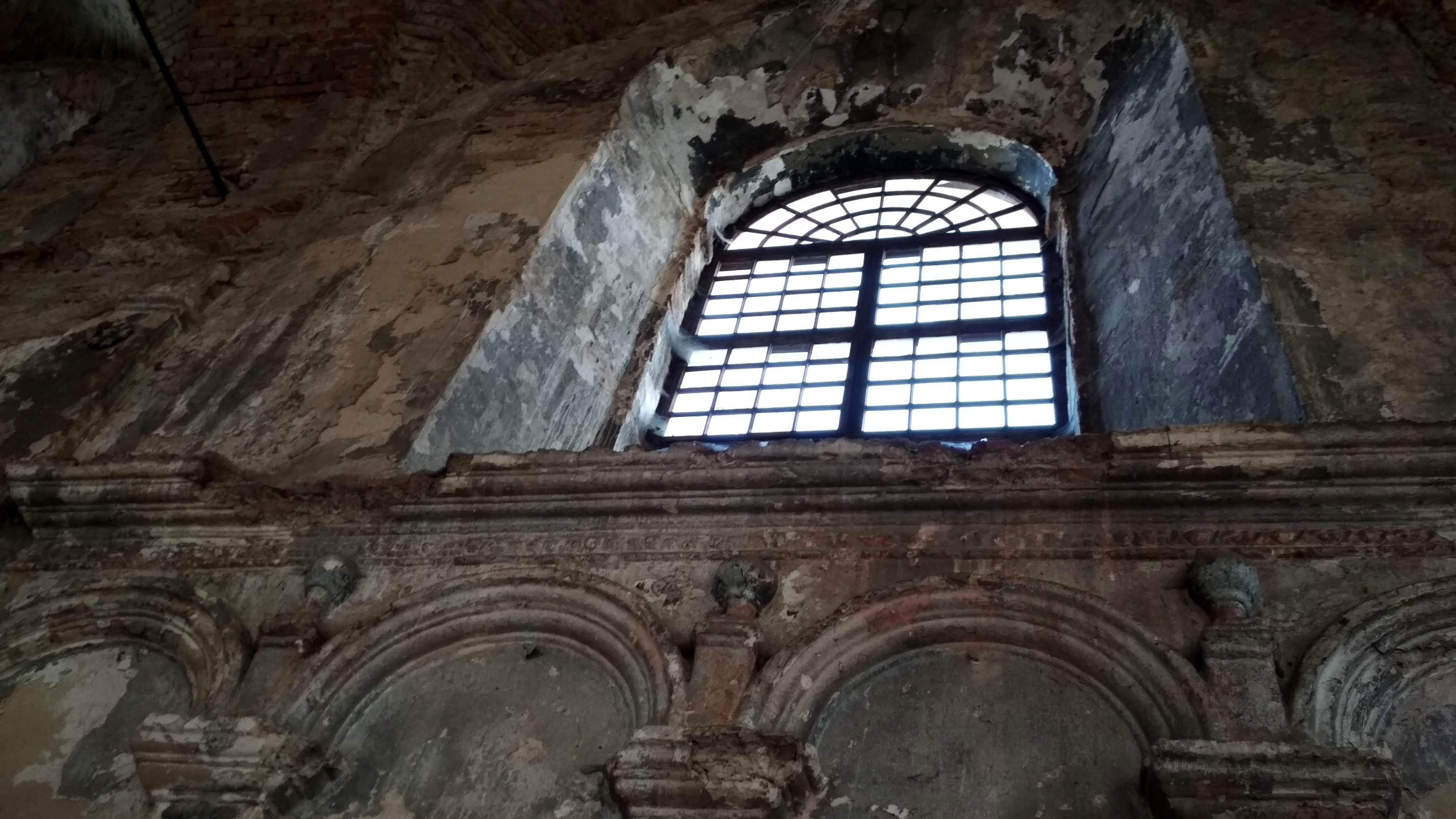 Жовківську синагогу підірвали нацисти: вони вціліла, але пожежа знищила багатий інтер’єр