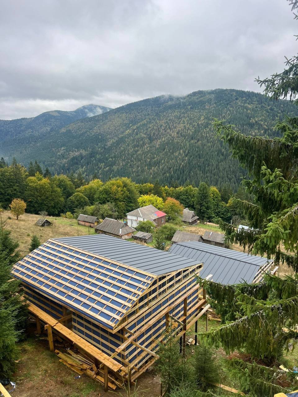 Будівництво котеджного готелю в Буковелі (фото Metrum Group)