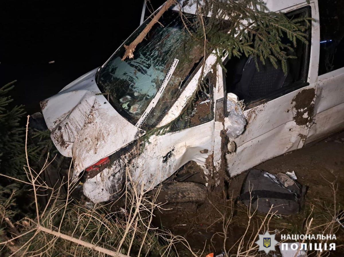 На Прикарпатті внаслідок перекидання Peugeot загинув 20-річний водій