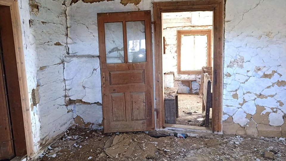 У хаті Бандрівських збережені навіть меблі