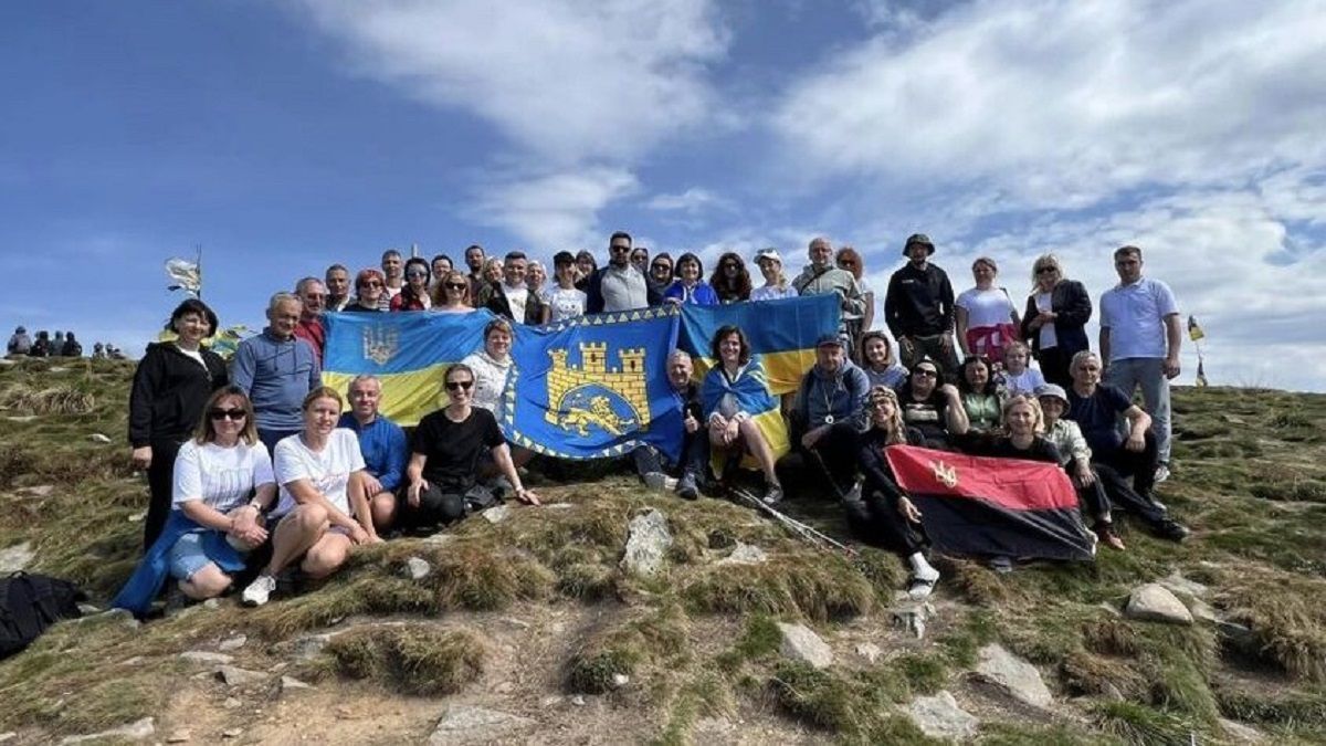 Львівські освітяни переказали денну зарплату на благодійність