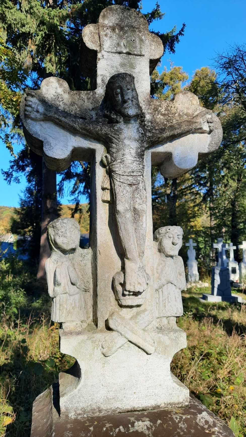 Розп’яття з пристоячими у Верині