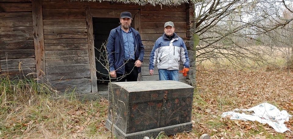 Скриня на коліщатках