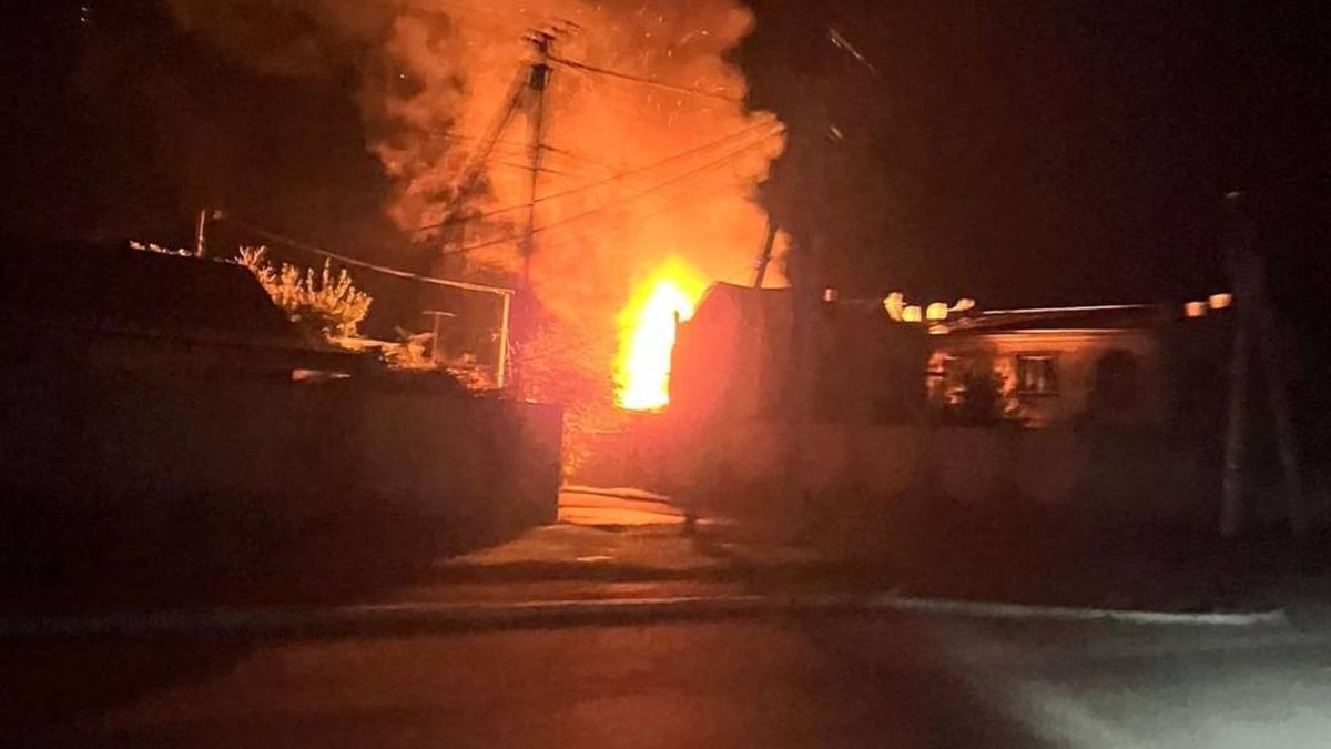 Окупанти здійснили масований обстріл центру Херсона, є загиблі та поранені