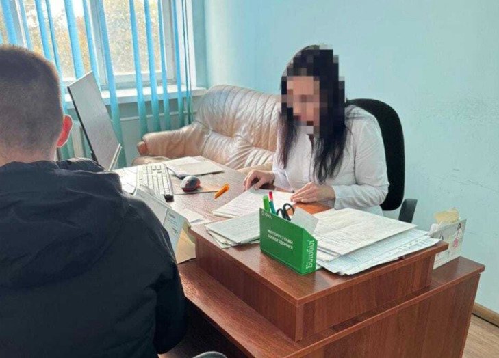 На незаконному оформленні груп інвалідності викрили чотирьох лікарів з Рівненщини (фото прокуратури)