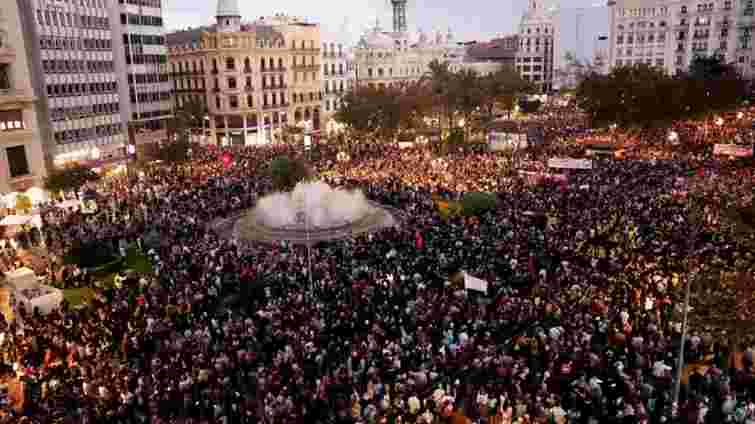 Жителі Валенсії вийшли на протести через невдоволення діями влади під час повені 
