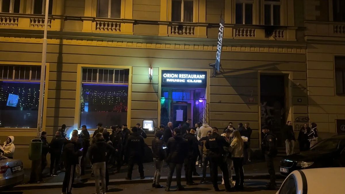 У Празі поліція влаштувала облаву на нічний клуб через скарги на українців