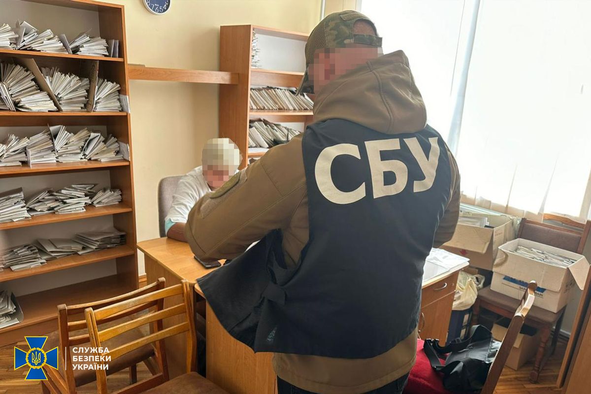 СБУ провела обшуки в Івано-Франківському бюро МСЕК і затримала хабарника