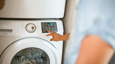 Два секрети свіжості: як позбутися неприємного запаху з пральної машини
