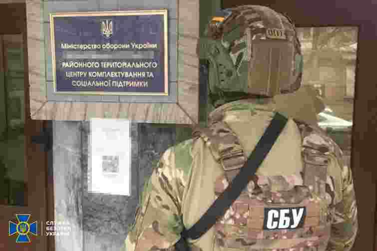 На Закарпатті викрили масштабну схему з «білими квитками» за участі посадовців ТЦК та лікарень