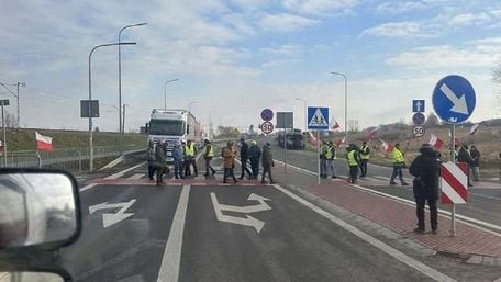 Польські фермери розпочали блокаду транспорту на кордоні у Медиці