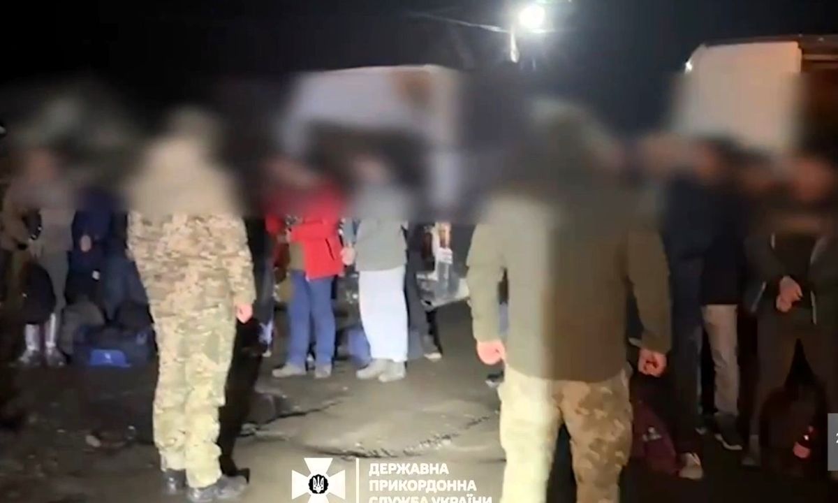 На Закарпатті винесли вирок водієві за перевезення рекордної кількості ухилянтів