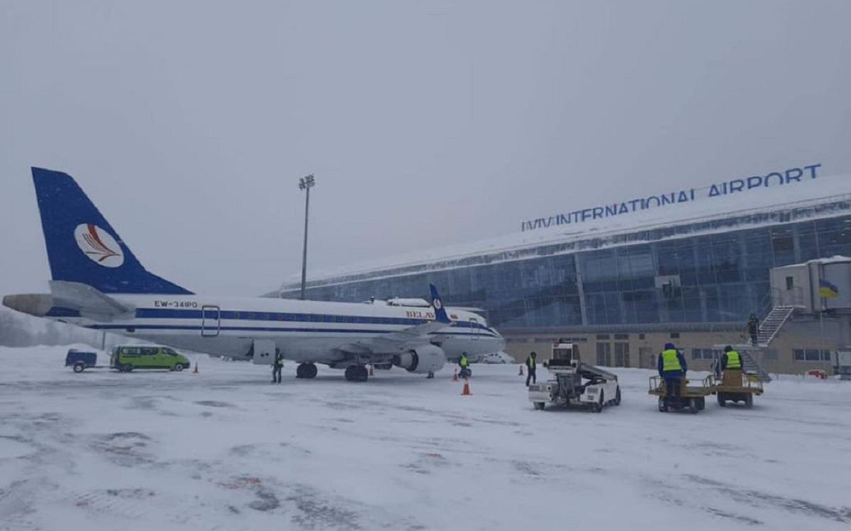 Денис Шмигаль заперечив можливість відновлення польотів з України