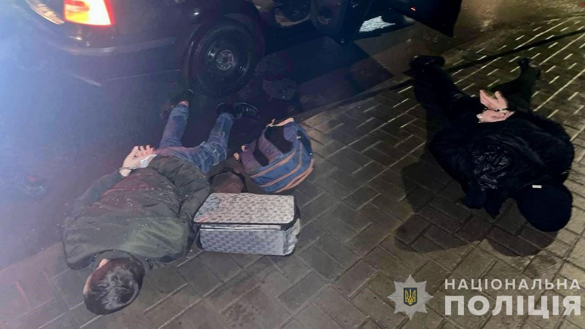 Ужгородський суд звільнив від покарання двох братів за крадіжку 25 посилок з «Нової пошти»