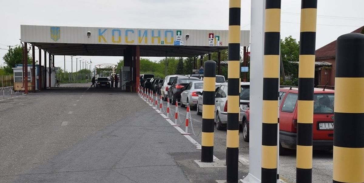 На Закарпатті ув’язнили митника за незаконне оформлення «євроблях»