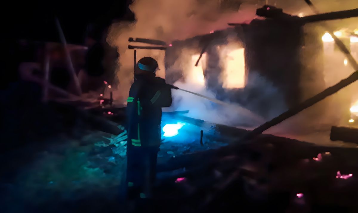 На Буковині сусід з палаючого будинку врятував шістьох дітей та їх батьків 