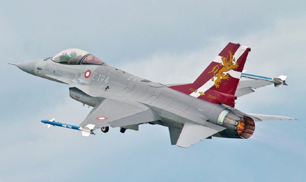 В Україну прибула друга партія винищувачів F-16 від Данії 