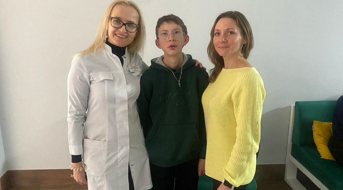 У Львові успішно прооперували підлітка з Рівненщини з рідкісним генетичним синдромом 