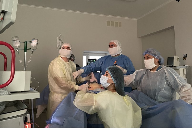 Команда лікарів у Ковелі успішно виконала дві складні операції (фотографії медичних асоціацій)
