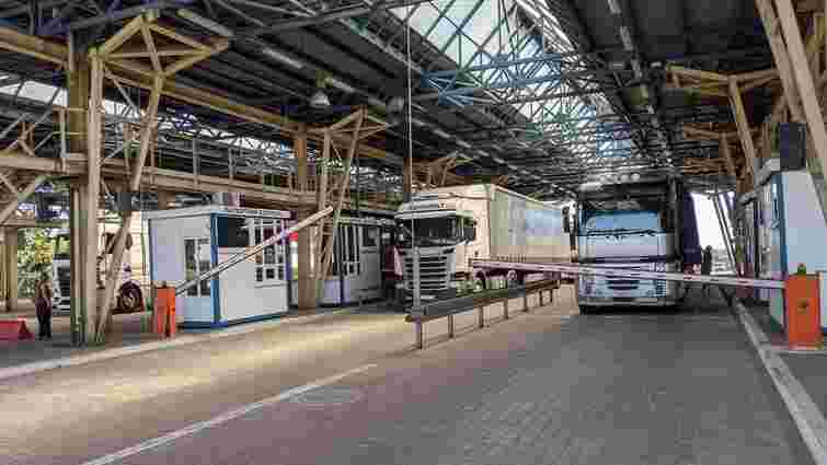 Пункт пропуску у Краківці зупинив роботу через повідомлення про замінування