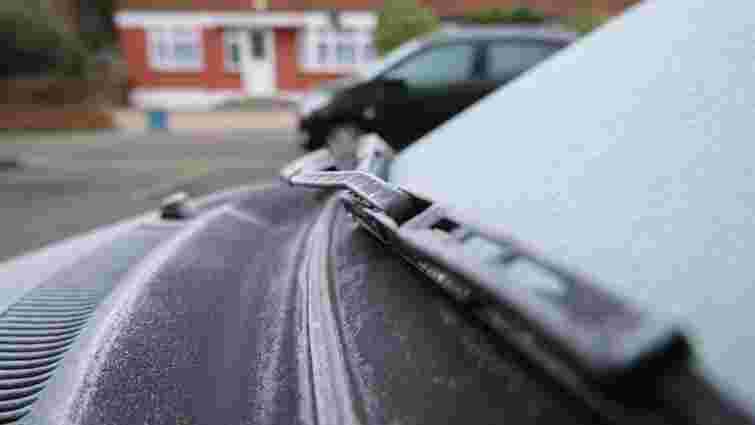 Що робити, щоб двірники не примерзли до лобового скла: поради експертів