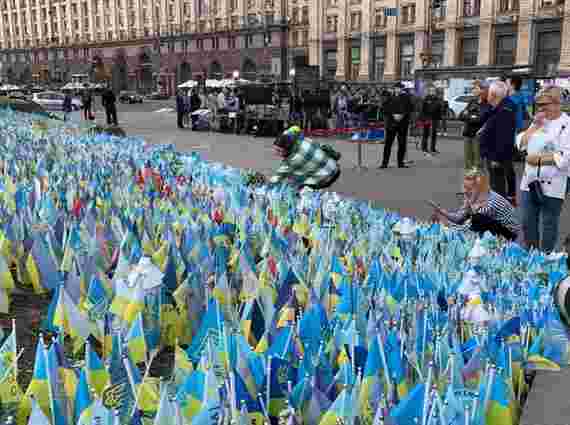 У Києві житель Сумщини пошкодив фото загиблих військових на Майдані Незалежності