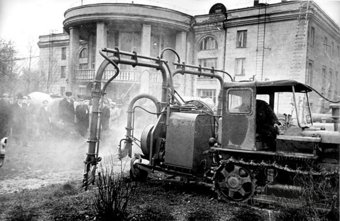 Тильний бік палацу культури заводу Львівсільмаш. В. Селіна