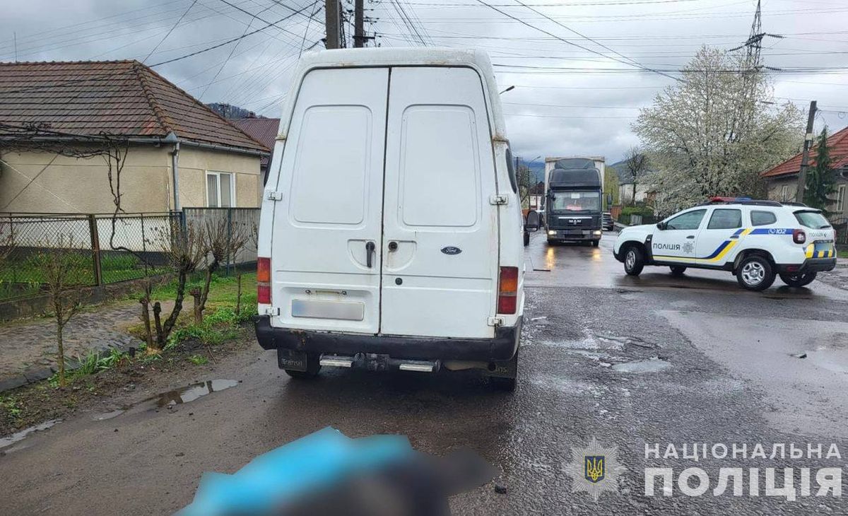 На Закарпатті водій мікроавтобуса уник покарання за смертельний наїзд на пенсіонерку