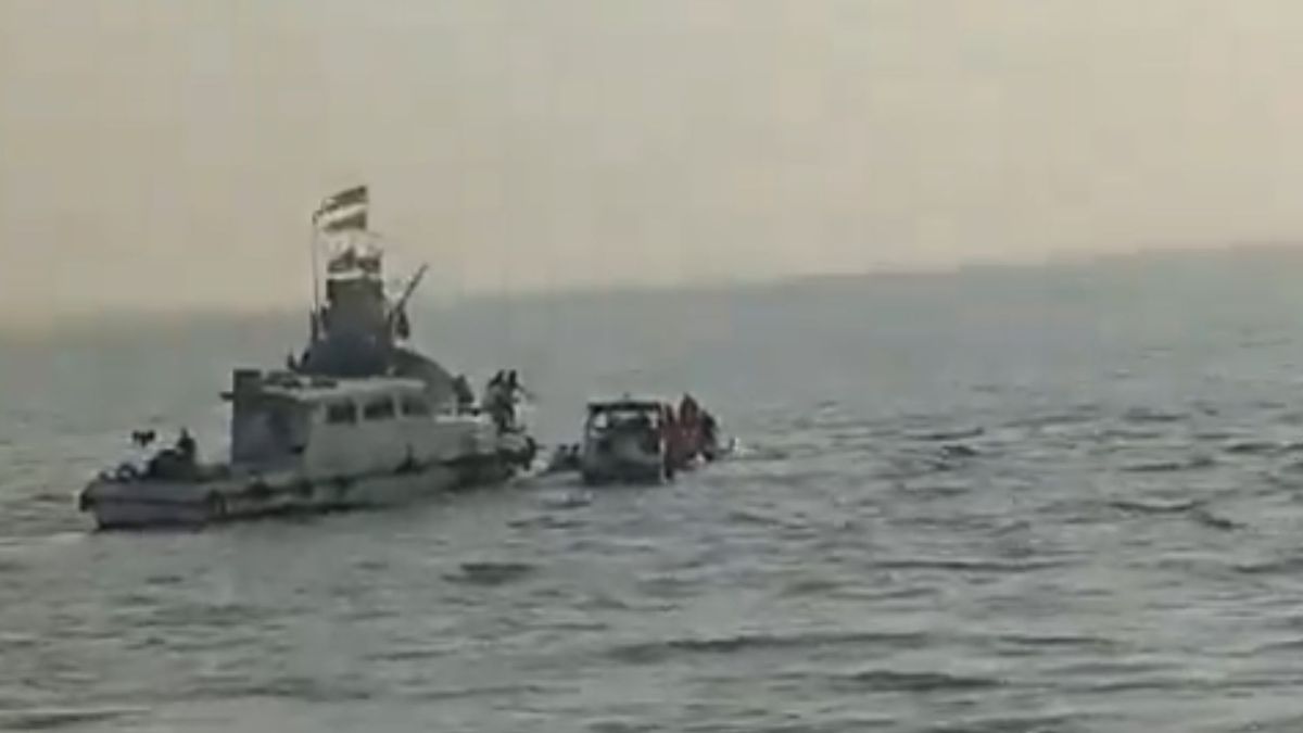 В Індії катер ВМС врізався у пором із сотнею пасажирів, є загиблі