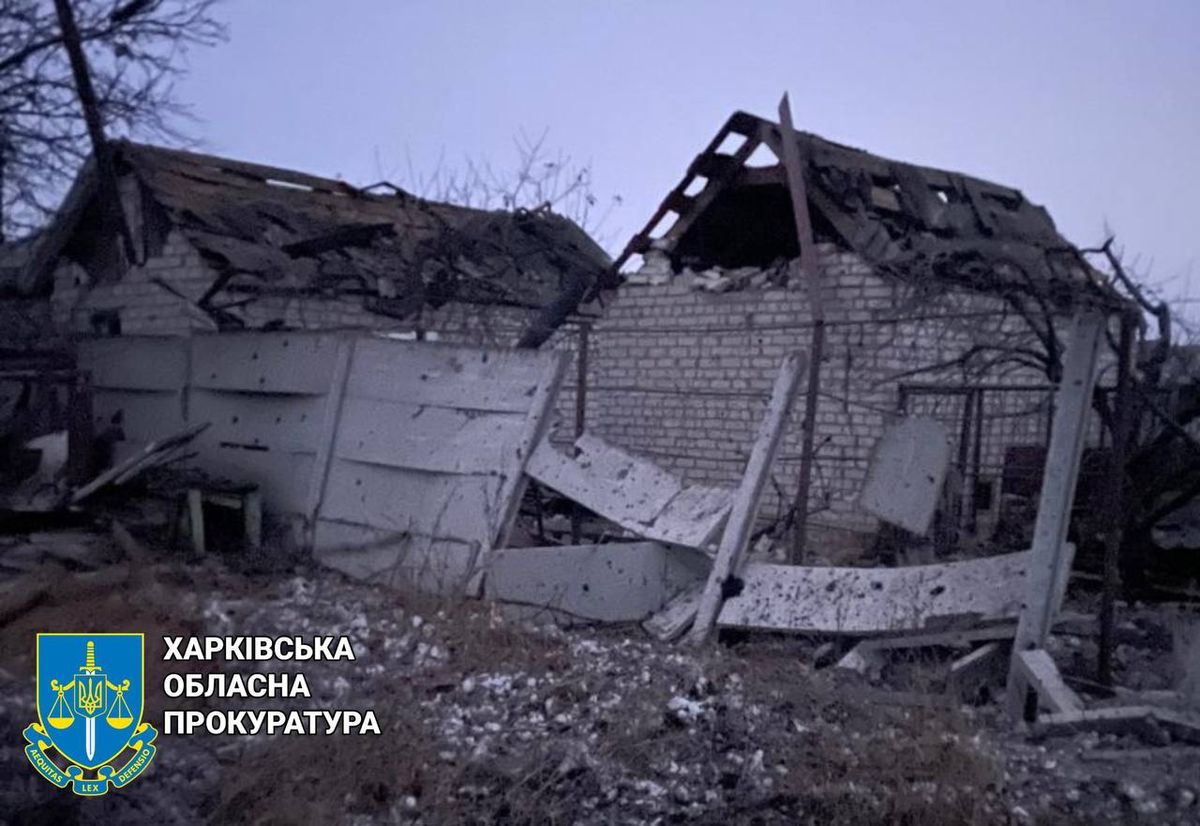 Росіяни вдарили ракетою по селищу на Харківщині, є загиблі