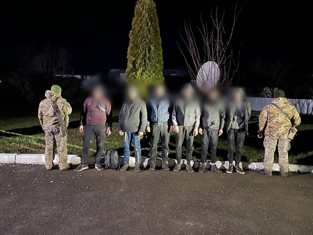 На Закарпатті затримали 6 ухилянтів, які планували перепливати Тису на гумових човнах