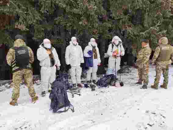 У Карпатах затримали чотирьох ухилянтів із Запоріжжя у маскувальних костюмах