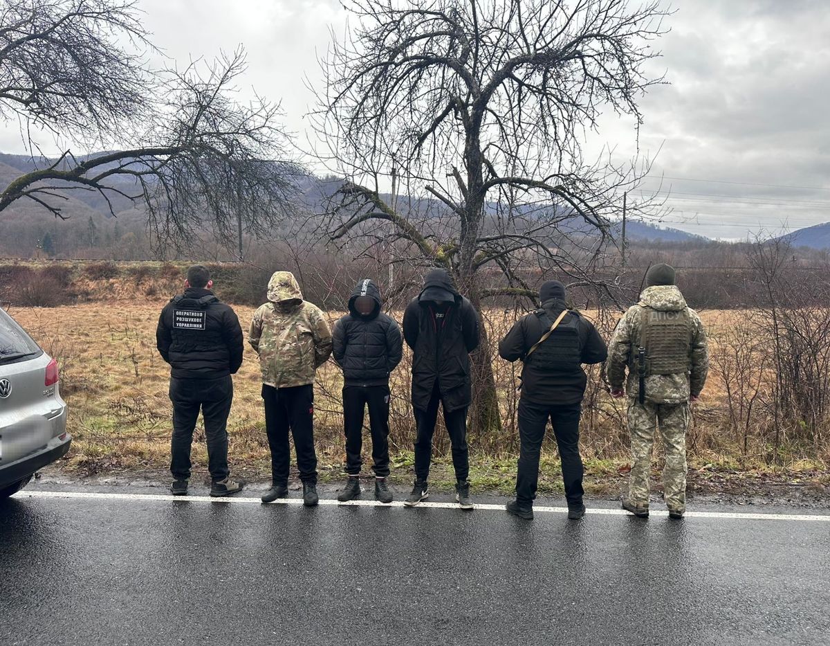 На Закарпатті ухилянти намагалися втекти за кордон під виглядом траурного кортежу