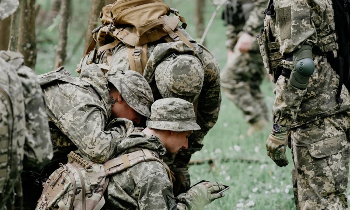 Базову військову підготовку в Україні збільшать до двох місяців