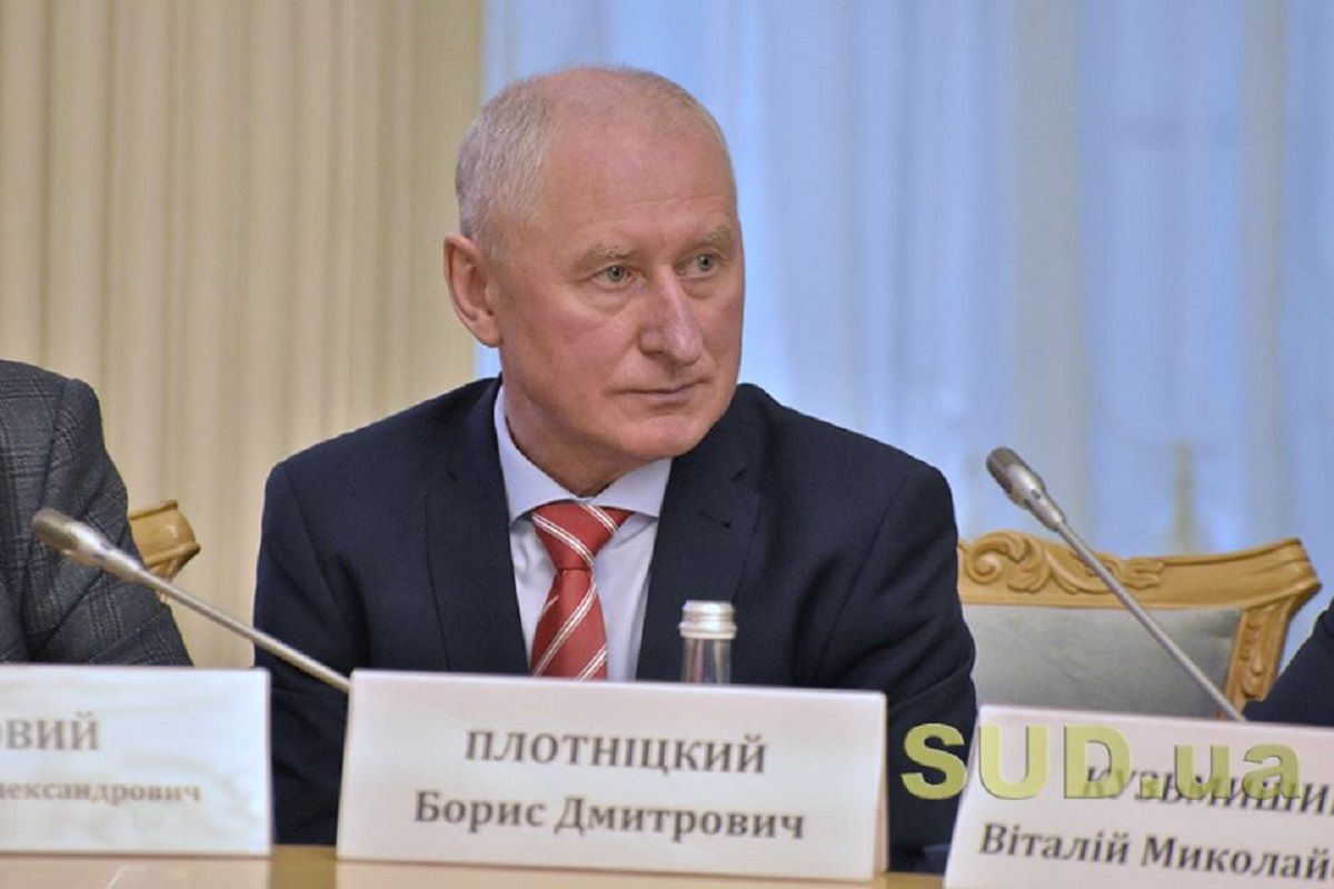 ВАКС узяв під варту підозрюваного у хабарництві на мільйон доларів львівського екссуддю