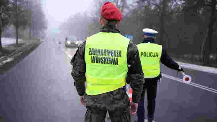 У Польщі п’яний дезертир розстріляв автомобіль із цивільними