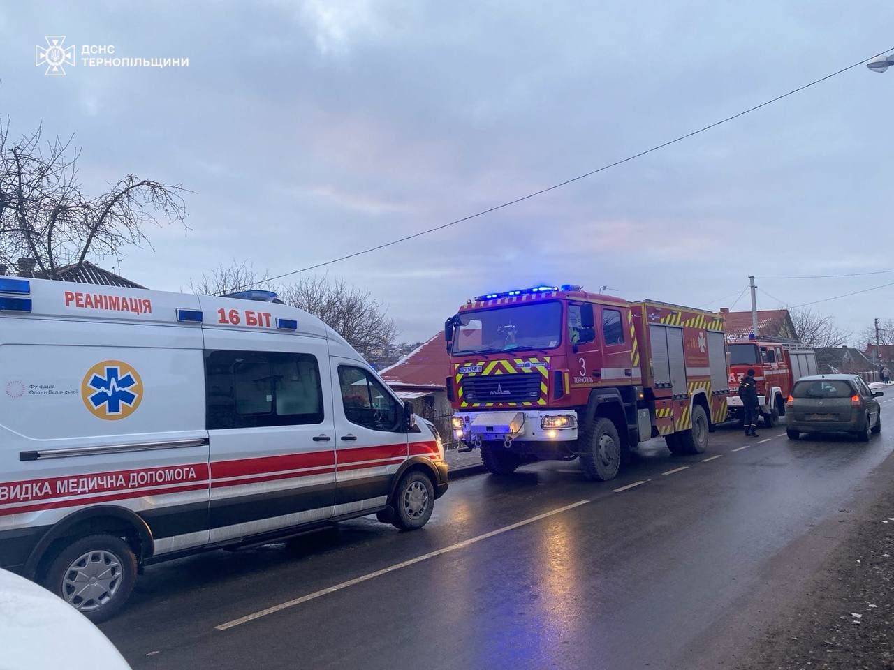 Рятувальників до будинку викликали сусіди, які помітили дим з вікна