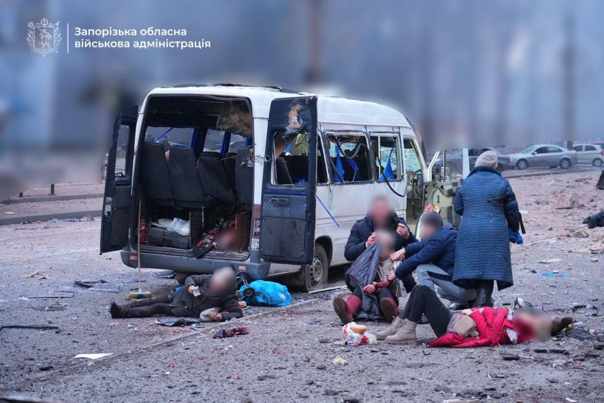 Росіяни вдарили по Запоріжжю керованою авіабомбою, загинули 13 людей