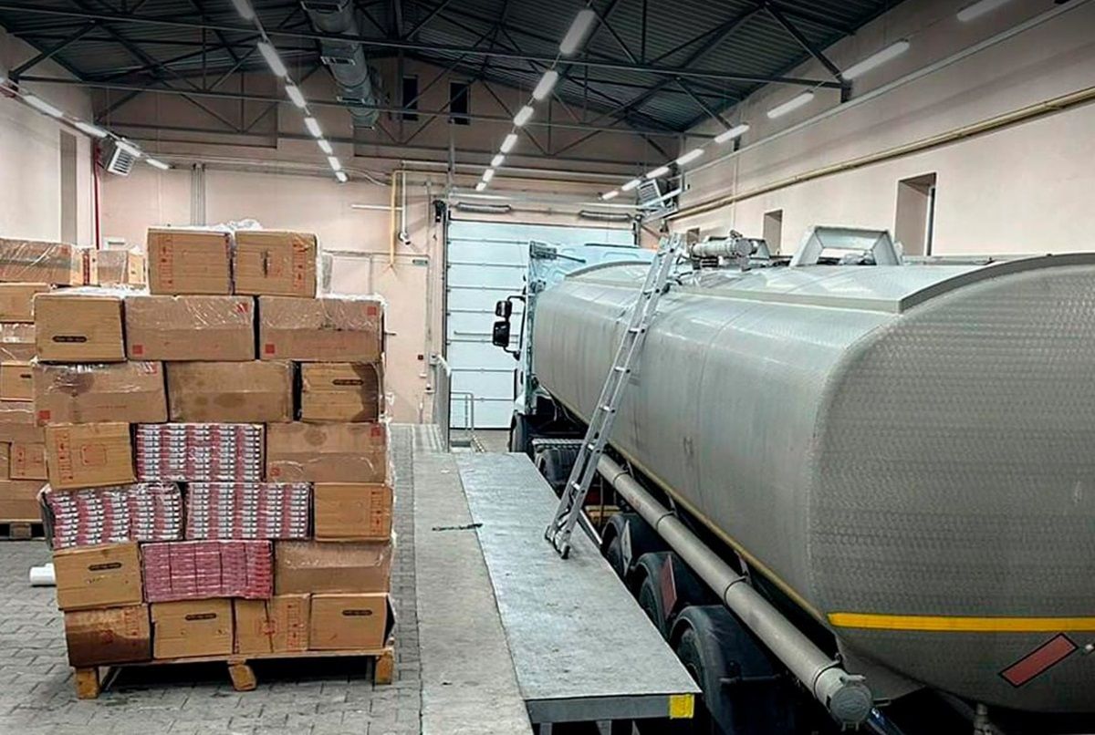 Контрабандистів із Закарпаття оштрафували на 4,5 млн грн за перевезення сигарет в бензовозах