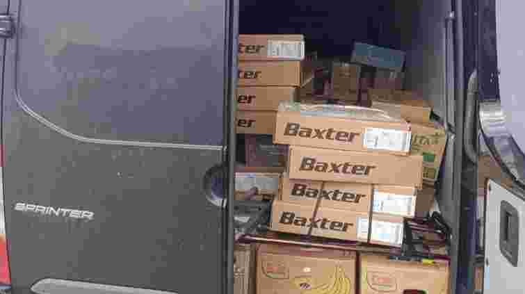 Закарпатські митники виявили в бусі з гуманітарною допомогою заховані медикаменти на 1,5 млн грн