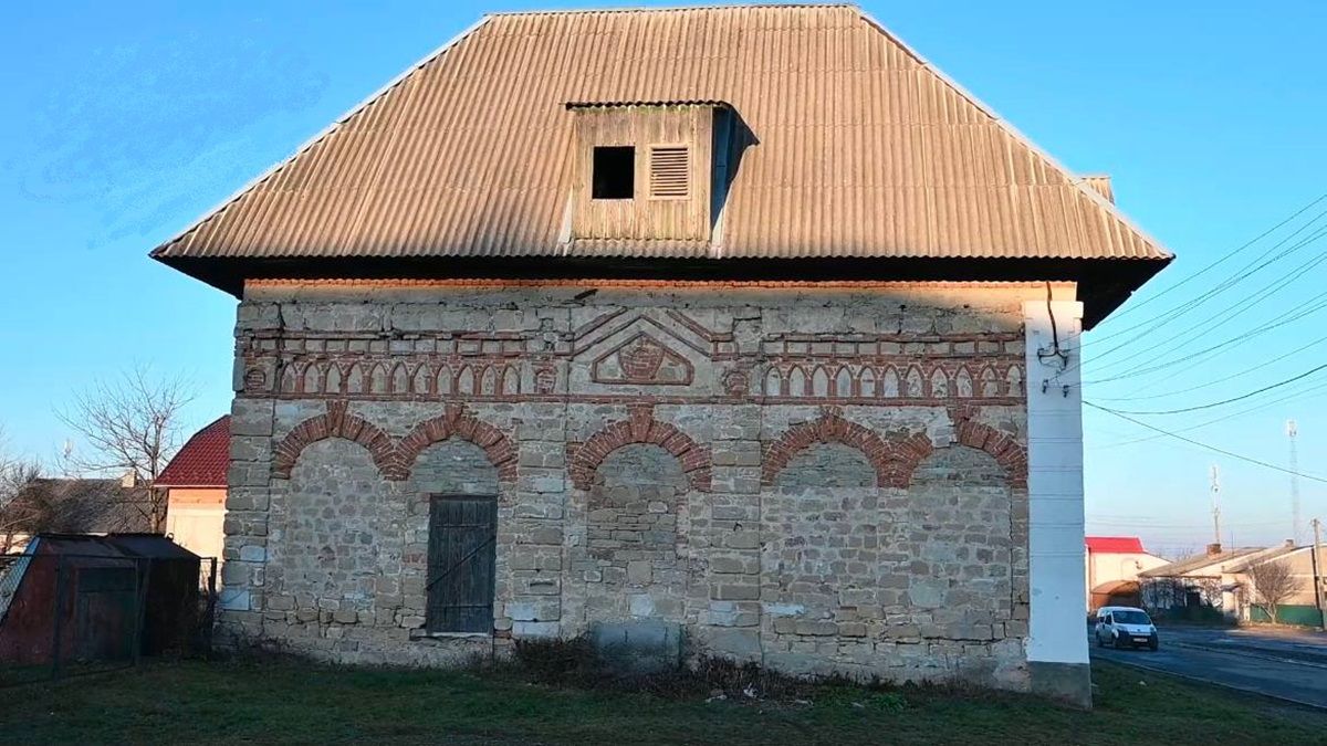 Суд зобов'язав укласти охоронний договір на Будинок митниці XV століття в Хотині