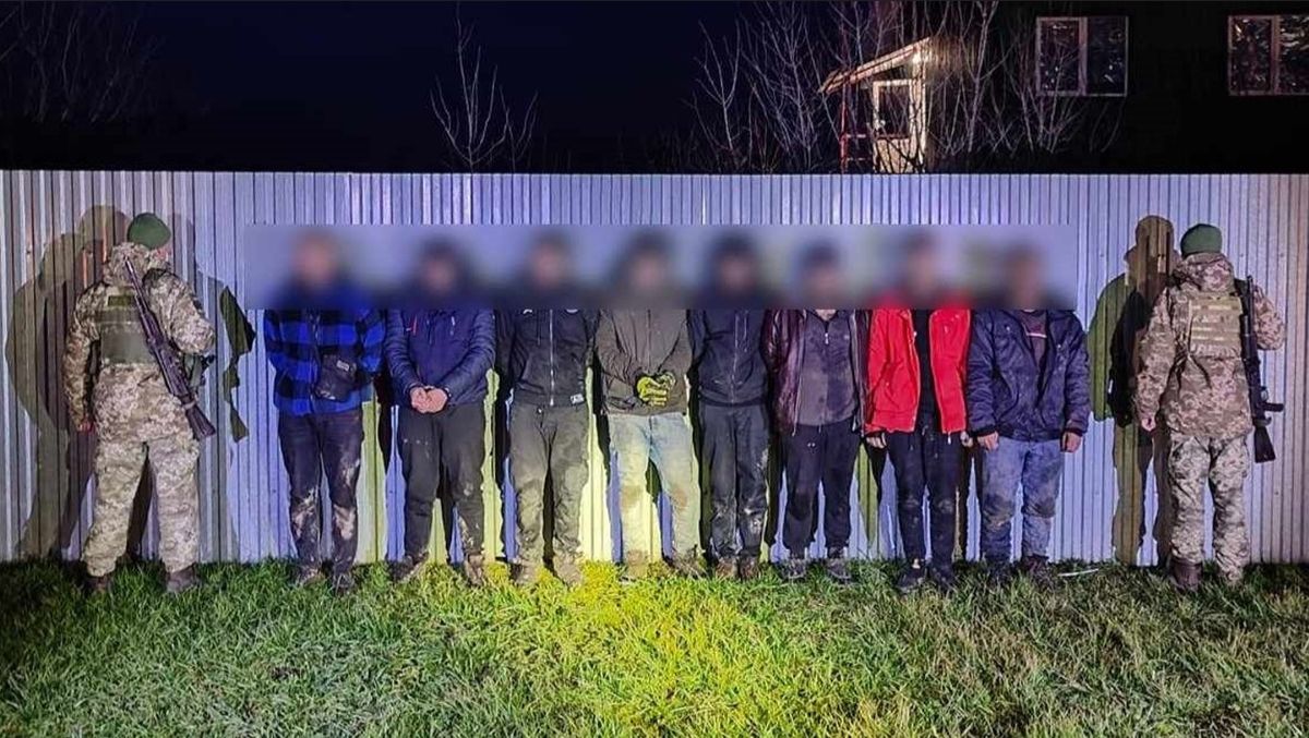 На кордоні з Угорщиною з пострілами затримали вісьмох закарпатців