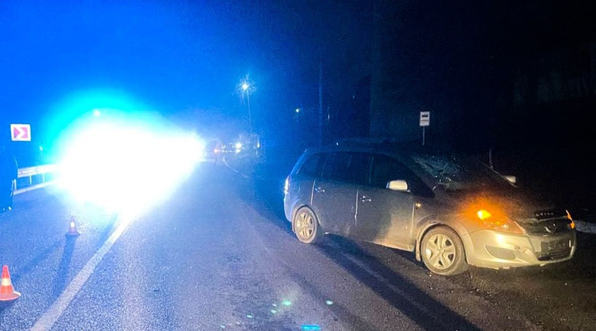 На Буковині під колесами автомобіля загинула 39-річна жінка