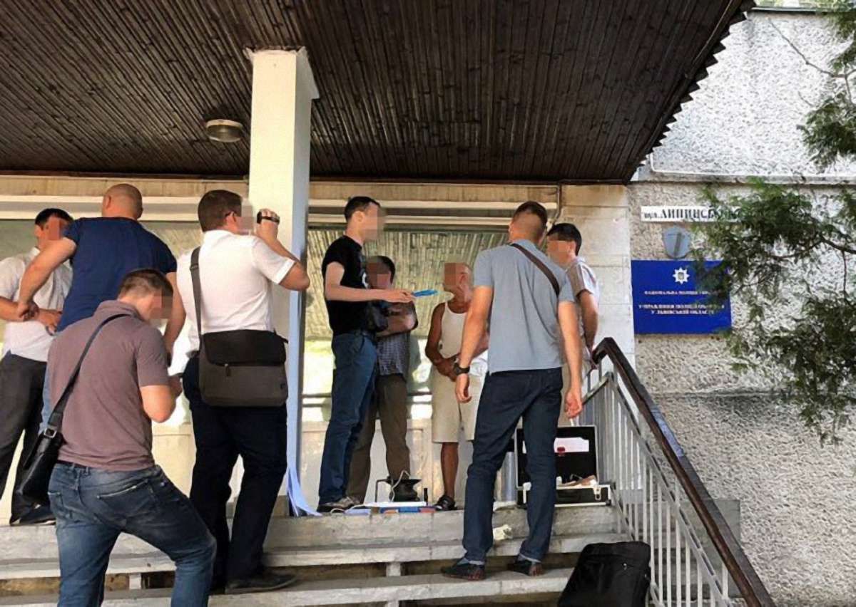 Суд закрив справу проти затриманого на хабарі підполковника поліції Львівщини