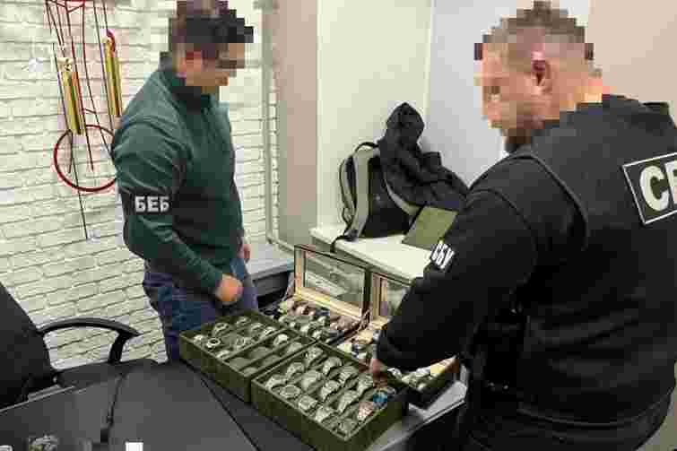 На Волині викрили канал контрабанди швейцарських годинників на 35 млн грн