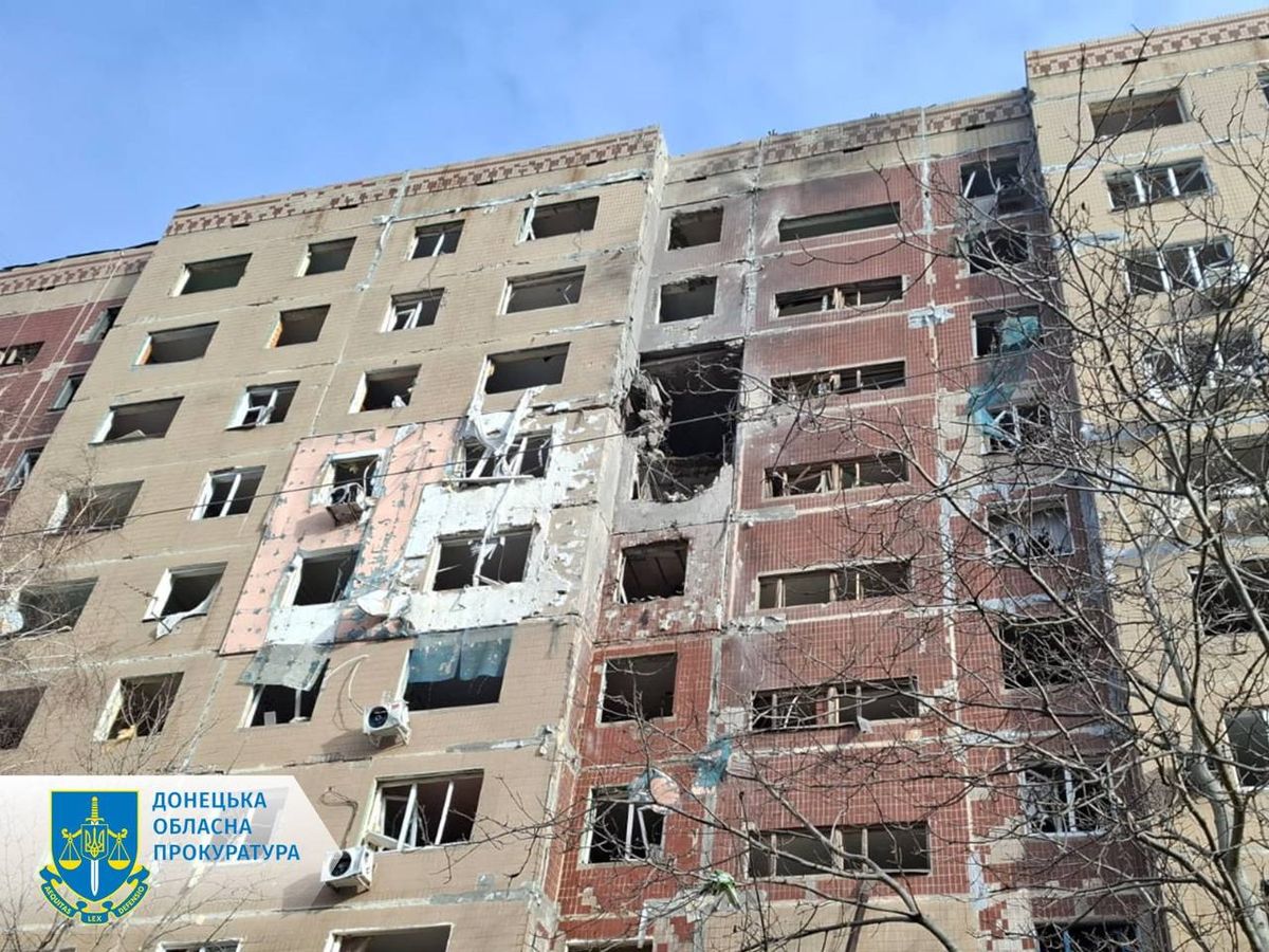 Росіяни завдали авіаудару по житловій багатоповерхівці в Краматорську