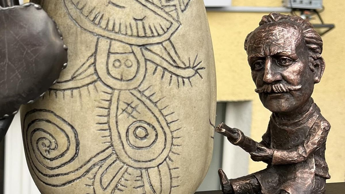 В Ужгороді відкрили мініскульптуру народному художнику Федору Манайлу